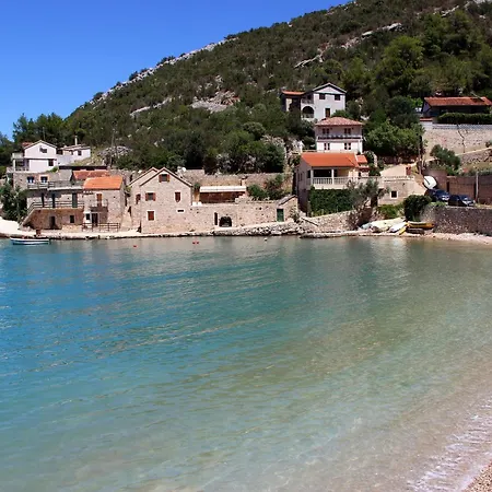 Prapatna 5704b * Jelsa (Hvar)