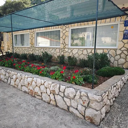 Prapatna 5704b * Jelsa (Hvar)